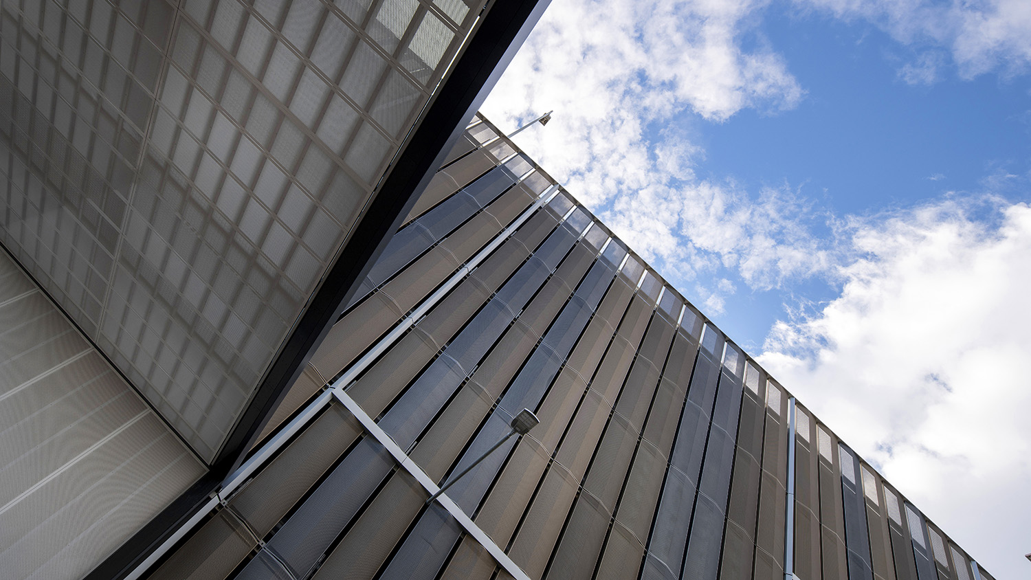 Aurora System by Locker 
Perforated Metal
Northern Beaches Hospital Carpark