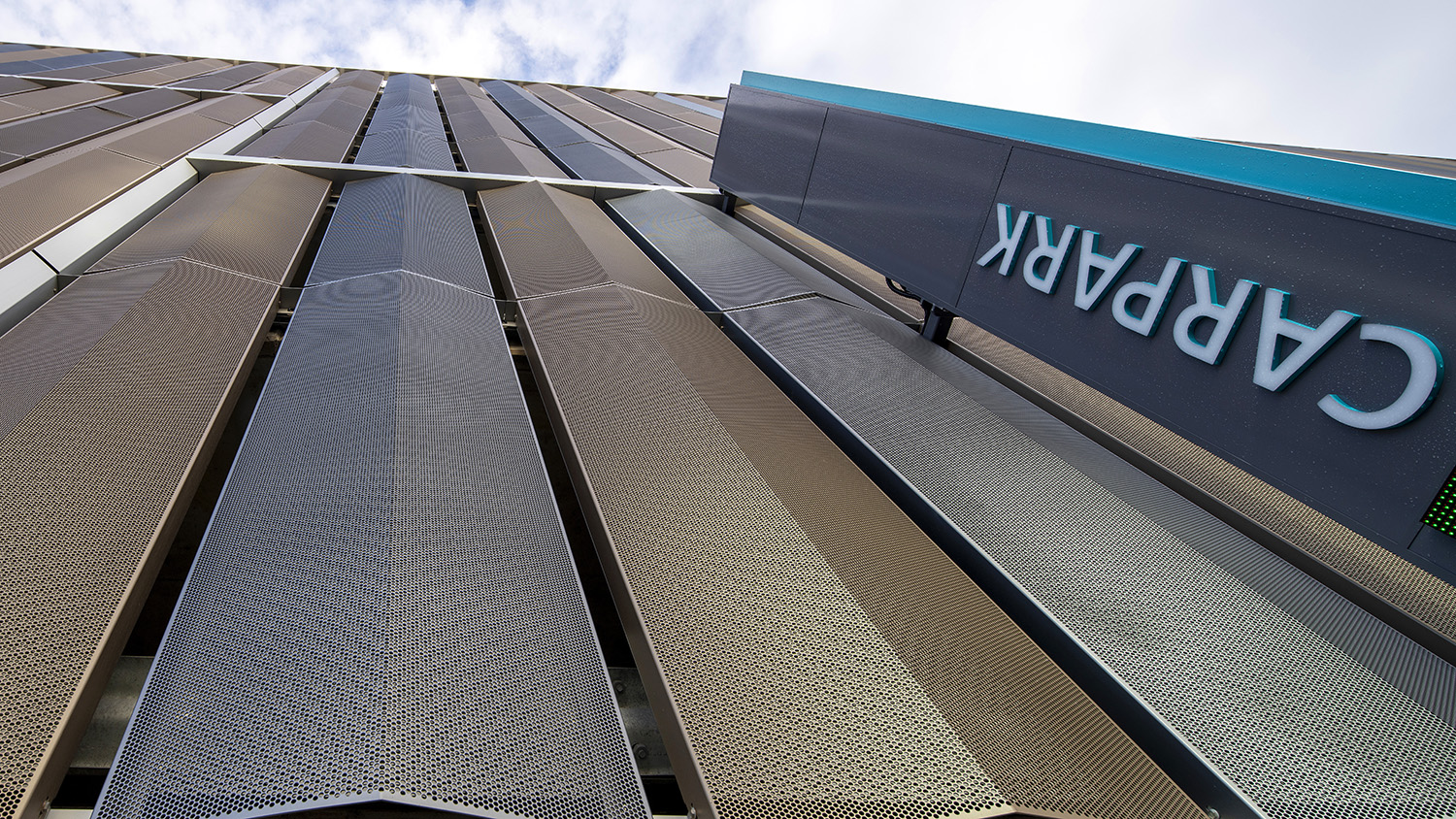 Aurora System by Locker 
Perforated Metal
Northern Beaches Hospital Carpark