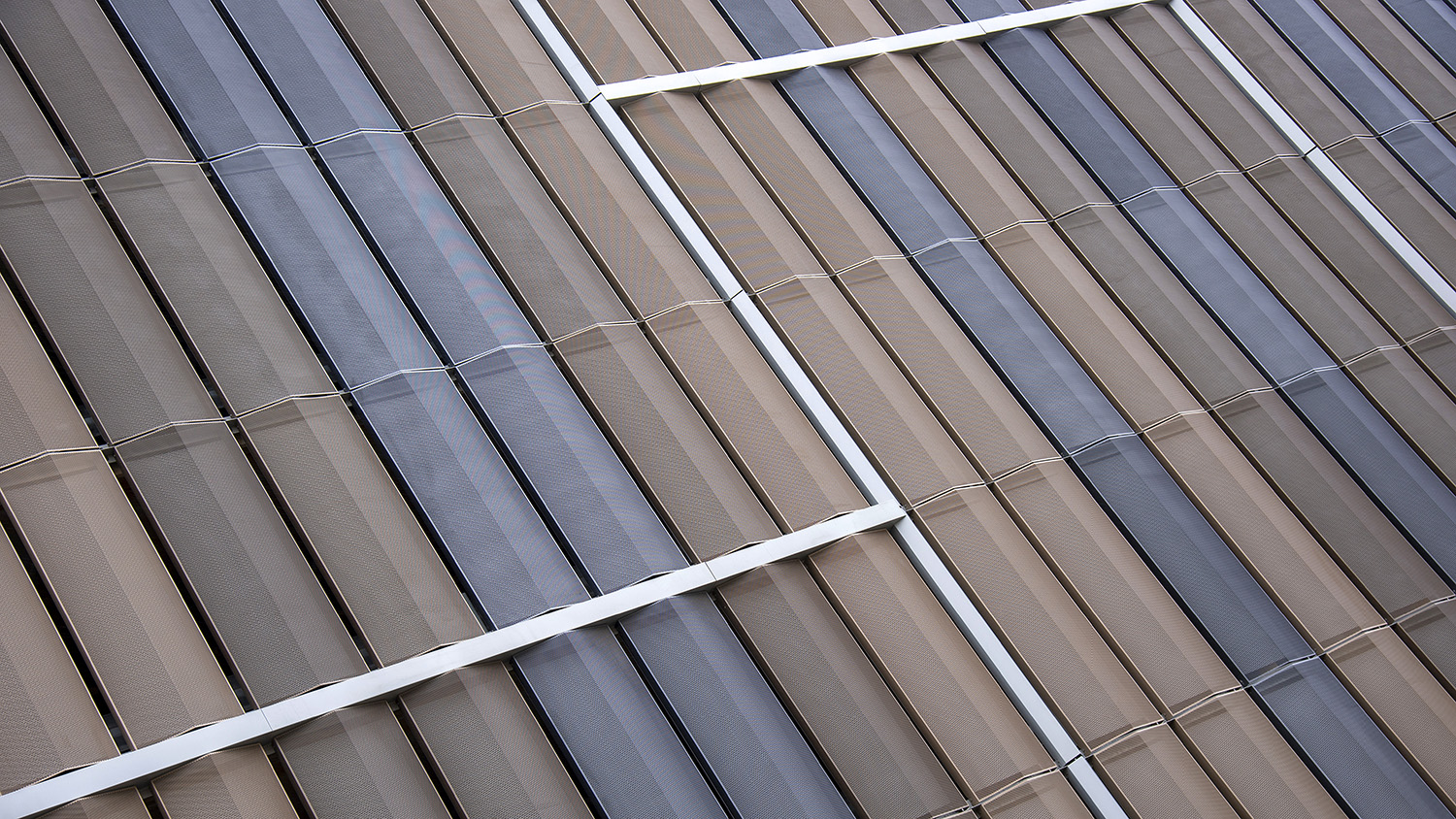 Aurora System by Locker 
Perforated Metal
Northern Beaches Hospital Carpark